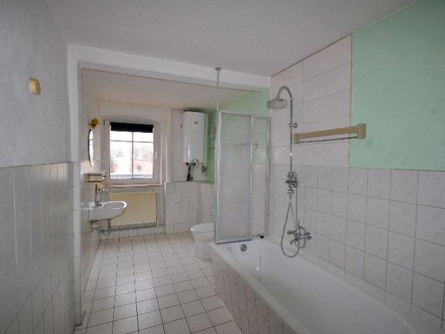 Sehr interessante 2 Raumwhg. mit Balkon + neuer Einbauküche