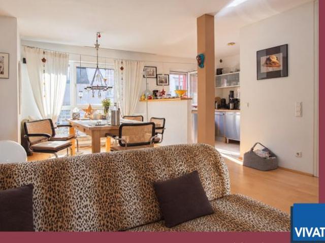 Sehr komfortable City Wohnung in gesuchter Lage mit Balkon, Loggia, EBK & optionalem TG Stellplatz