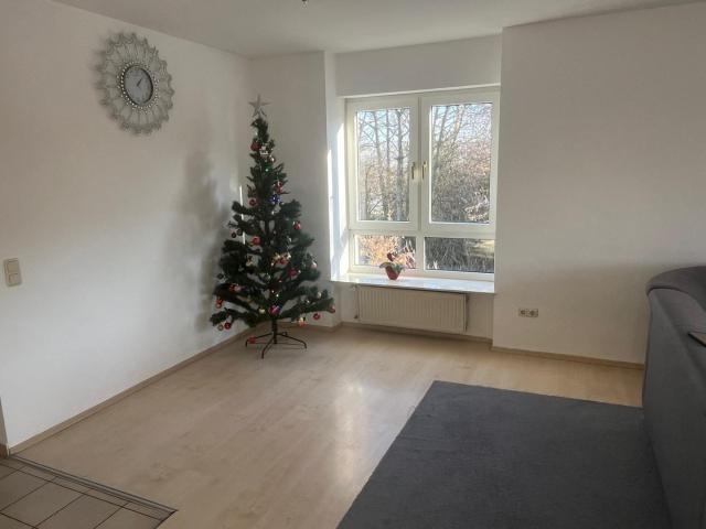 Sehr ruhige 3 Zimmer Wohnung mit Balkon & Gartenanteil