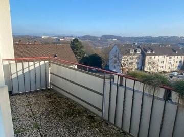 Sehr schöne 3 Zimmer Wohnung mit Balkon und Aufzug