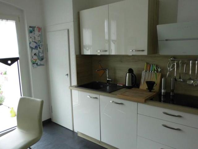 Sehr schön sanierte 3 Zimmer Wohnung mit Balkon und Einbauküche in Bahnhofsnähe!