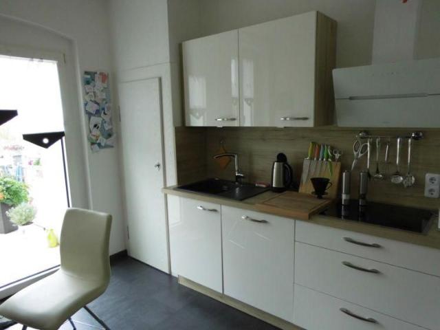 Sehr schön sanierte 3 Zimmer Wohnung mit Balkon und Einbauküche in Bahnhofsnähe!