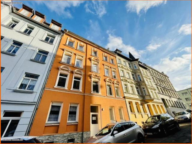 Sehr schöne 4 Raum Wohnung mit moderner Ausstattung und Balkon am Wintergarten!