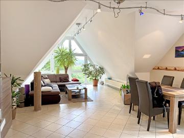 Sehr schöne 4 Zimmer Dachgeschoss Wohnung mit Terrasse EG, neuem Duschbad, Gäste WC und 2 Stellplätzen in Bad Oeynhausen Werste