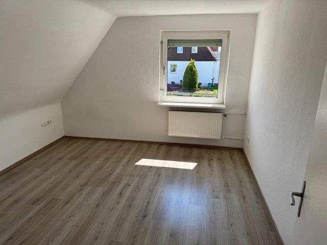 Sehr schöne 5 Zimmer Maisonette in einem Zweifamilienhaus mit Gartennutzung und großen Balkon
