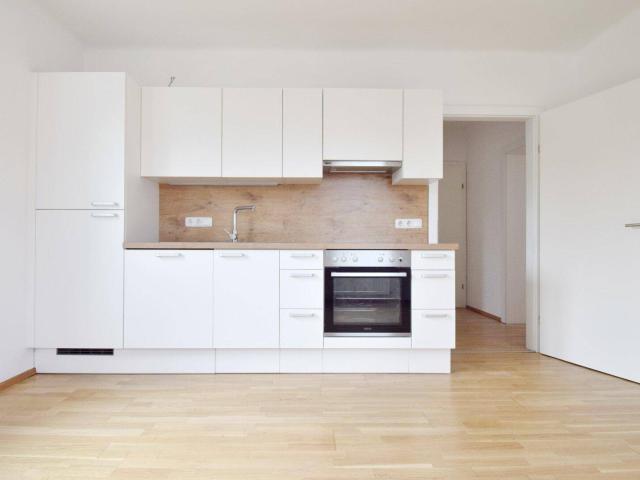 SEHR SCHÖNE 2 ZIMMER WOHNUNG MIT EINBAUKÜCHE