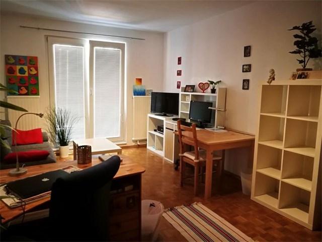 Sehr schöne 2 Zimmer Wohnung mit großem Balkon in zentraler Lage!