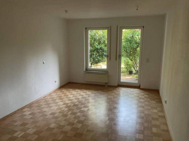 Sehr schöne 2 Zimmer Wohnung mit Parkett im Erdgeschoss
