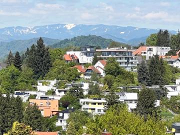 Sehr schöne 2 Zimmerwohnung mit Balkon und Parkplatz in erhöhter Lage in Waltendorf!