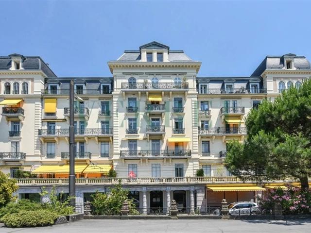 Sehr schöne 3 Zimmer Wohnung mit hoher Decke