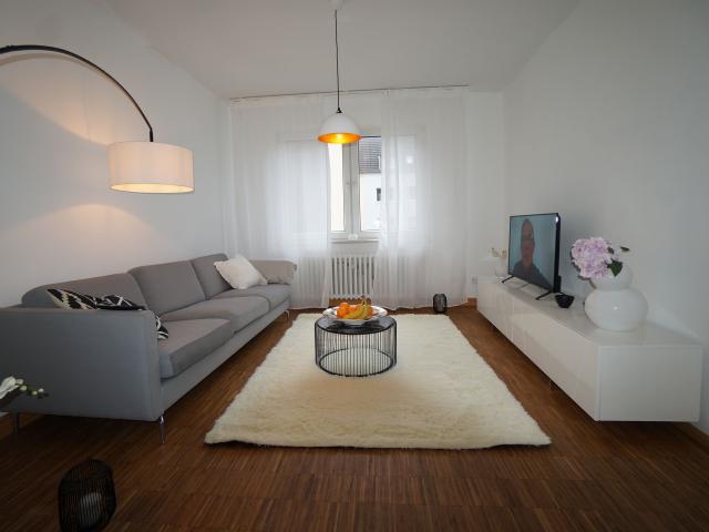 Sehr schöne 3 Zimmer Wohnung mit massiv Parkett, füßläufig Hauptbahnhof !