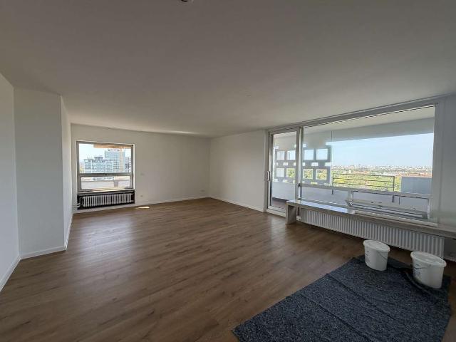 Sehr schöne 3 Zimmer Wohnung im Arabellahaus mit Stadtblick zu vermieten
