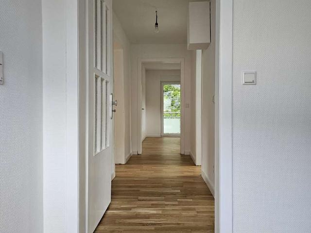 Sehr schöne 3 Zimmer Dachgeschoßwohnung mit Balkon und Gartenmitbenutzung