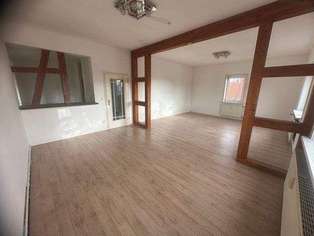 Sehr schöne 3 Zimmerwohnung mit Esszimmer und Balkon in Rosdorf Mengershausen