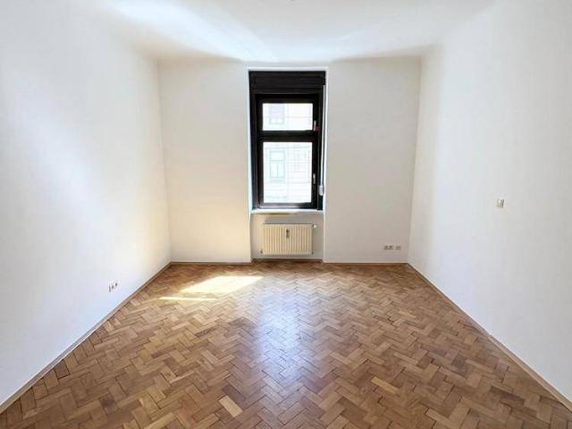 Sehr schöne 3 Zimmerwohnung mit großem Innenhofbalkon! Provisionsfrei!