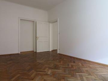 Sehr schöne 3 Zimmerwohnung mit großem Innenhofbalkon! Provisionsfrei!