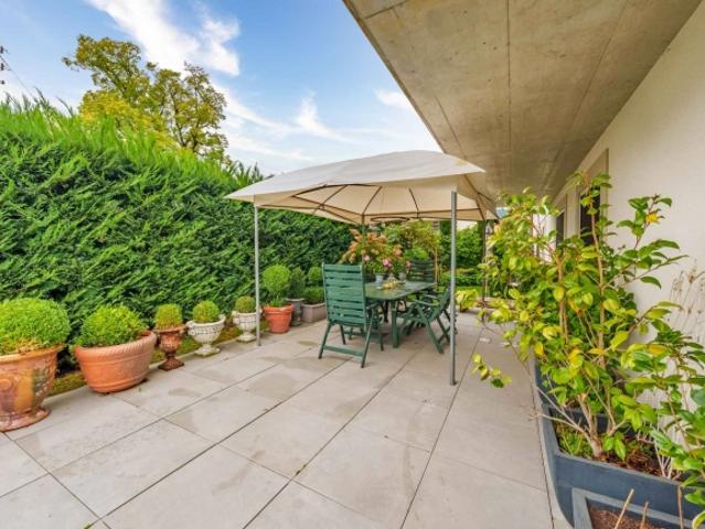 Sehr schöne 3,5 Zimmer Wohnung mit Terrasse/Garten und Aussicht