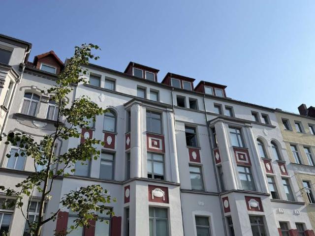 Sehr schöne u. sanierte 4 Zimmerwohnung mit 10 m² Balkon im Herzen der List