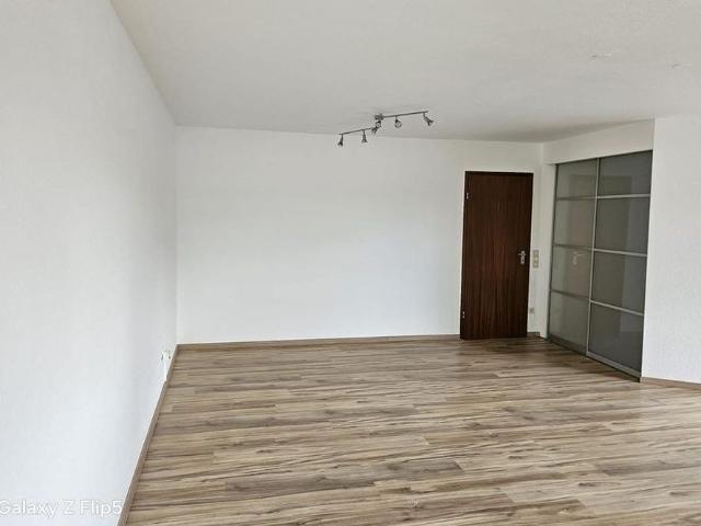 Sehr schöne und gut aufgeteilte renovierte 2,5 Zimmer Wohnung im Zentrum von Leonberg!
