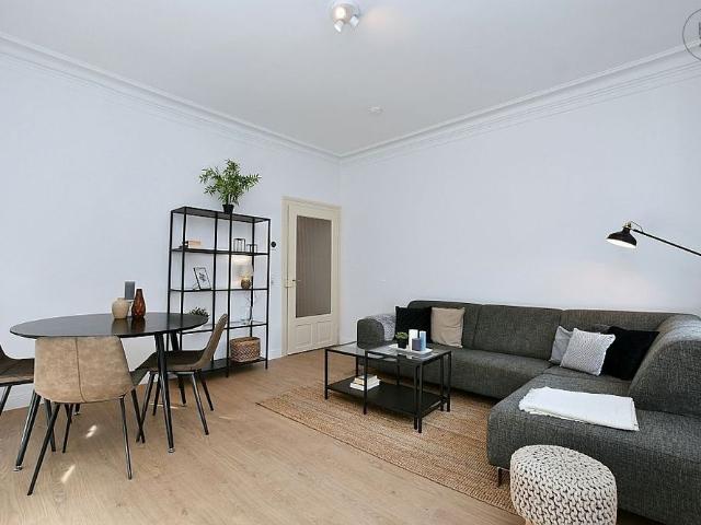 Sehr schöne und modern möblierte Wohnung in toller Lage in Stuttgart Süd