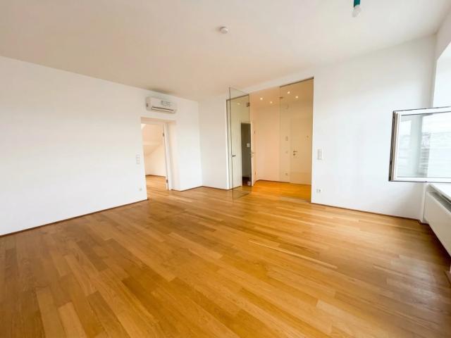 Sehr schöne und moderne 80m2, 2 Zimmer DG Wohnung im Stilaltbau Nähe Schlossquadrat