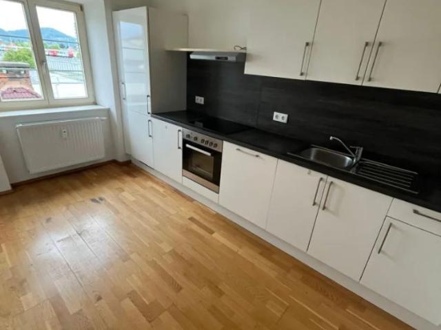 Sehr schöne und unprätentiöse Zweizimmerwohnung in direkter Nähe zum Citypark zu vermieten. Haustiere erlaubt