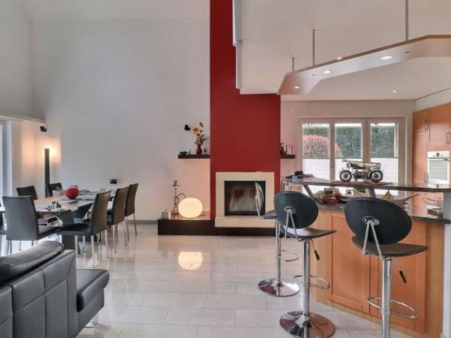 Sehr schöne villa mit pool in ruhiger gegend