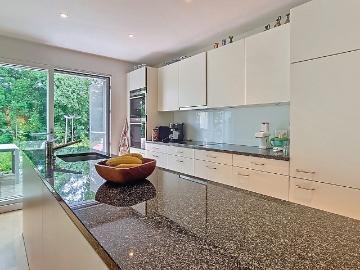 Sehr schöne Wohnung 3.5 P. 109 m2, in ruhiger Lage, Terrasse und Außenbereich!