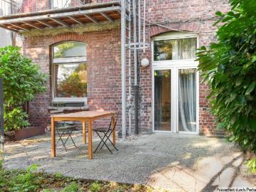 Sehr schöne Altbauwohnung mit Terrasse zum Hof, Dielenboden und geschmackvoller Möblierung, Internetzugang