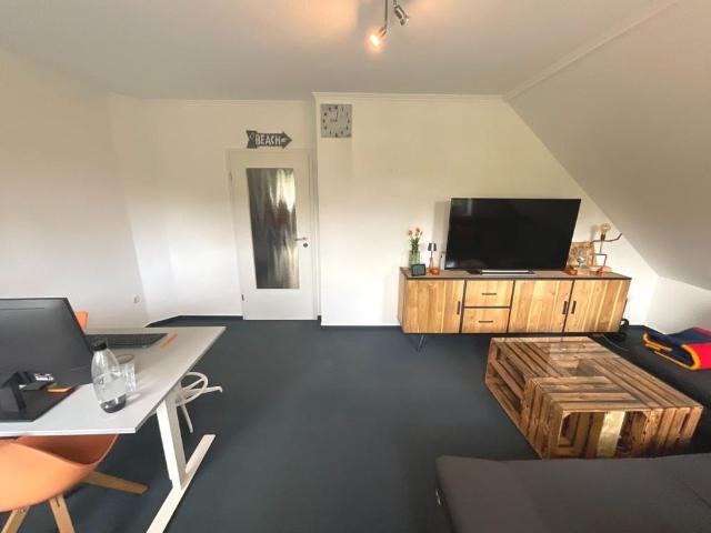 Sehr schöne Dachgeschosswohnung mit Balkon und Einbauküche in Garrel!