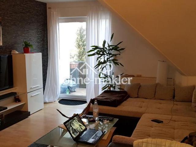 Sehr schöne Dachgeschosswohnung über 2 Etagen in einem gepflegten Haus mit Balkon, Küche, Stellplatz
