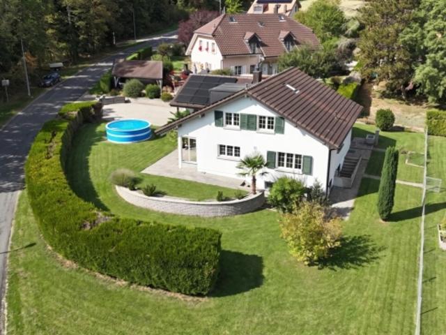 SEHR SCHÖNE, FREISTEHENDE VILLA, KOMPLETT RENOVIERT, PERFEKT FÜR EINE FAMILIE