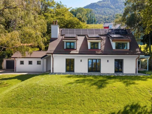 Sehr schöne, freistehende Villa komplett renoviert von 18,5 Uhr – Wohngebiet