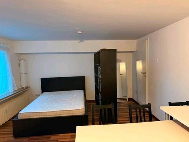 Sehr schöne FRISCH RENOVIERTE 1 Zimmer Wohnung