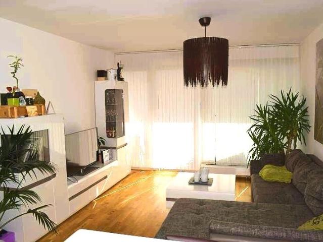 Sehr schöne, gepflegte 2 Zimmerwohnung mit 16m² sonniger Loggia im Stadtwohnpark Maria Theresia Straße in Wels! Tiefgarage optional!
