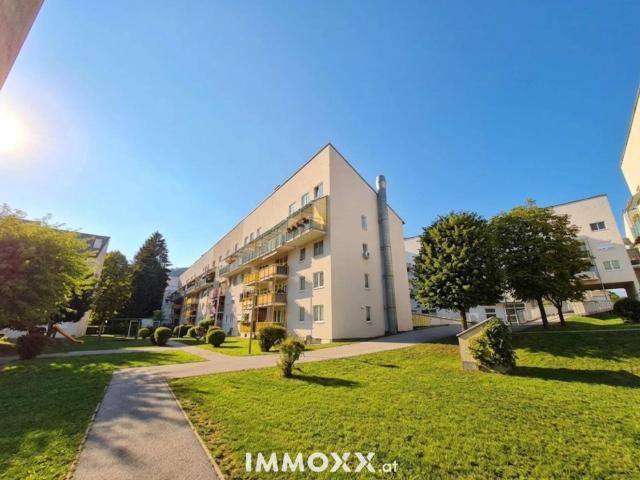 Sehr schöne gepflegte Familienwohnung mit Balkon und Tiefgaragenparkplatz