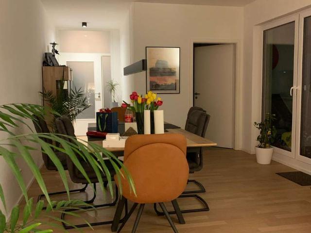 Sehr schöne, helle3 Zimmerwohnung mit Balkon und EBK in Friedrichsdorf