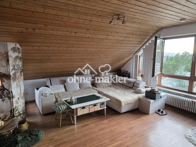 Sehr schöne, helle 4 Zi DG Whg mit großer Loggia und Garage, in ruhiger Südlage von WÜ Lengfeld