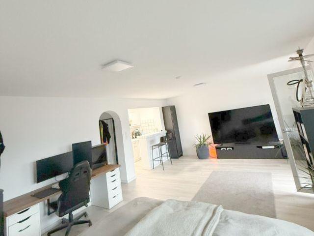 Sehr schöne, helle 1 Zi Whg mit EBK und Balkon in Waldbüttelbrunn