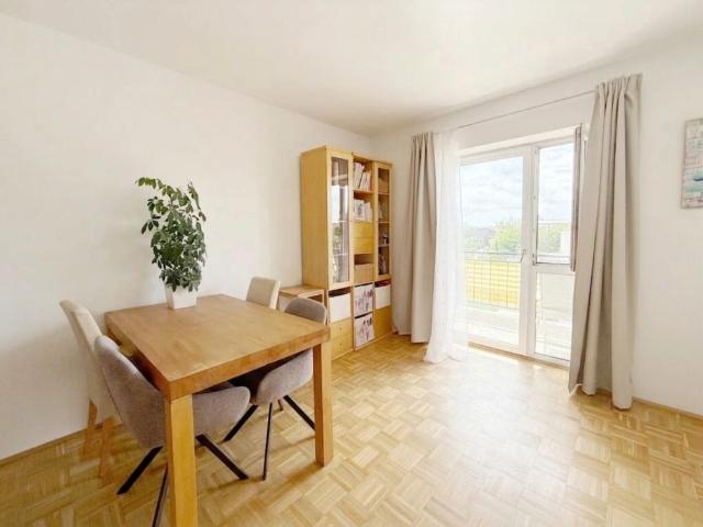 Sehr schöne, helle 1 Zimmer Wohnung mit Balkon Nähe Krankenhaus