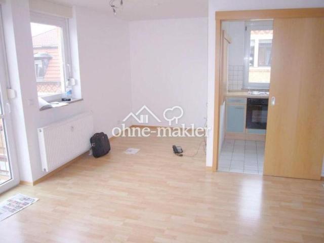 Sehr schöne, helle 2 Zi mit Einbauküche, Balkon und Autostellplatz in Freiburg