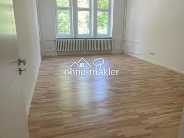 Sehr schöne, helle 2 Zi Whg mit neuer EBK und AA in Nürnberg Maxfeld