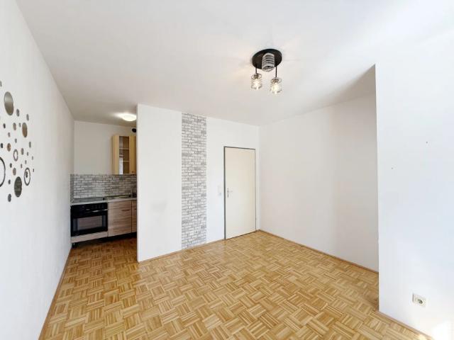 Sehr schöne, helle 2 Zimmer Wohnung Nähe Krankenhaus