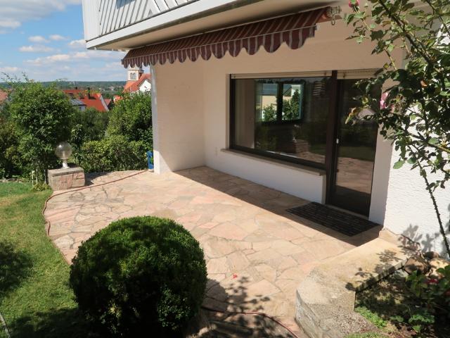 Sehr schöne, helle 2,5 Zi. Wohnung, exkl. EBK, große Terrasse, ruhige gefragte Lage von Holzheim
