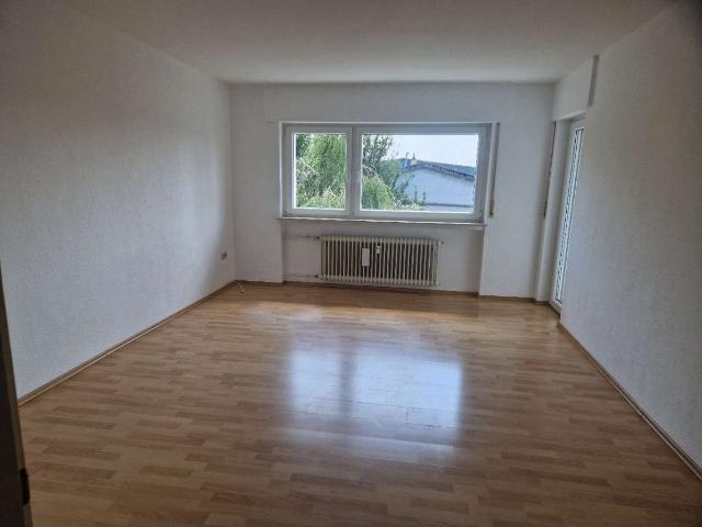 sehr schöne helle 3 Zimmerwohnung, Tageslichtbad, Keller, Garage