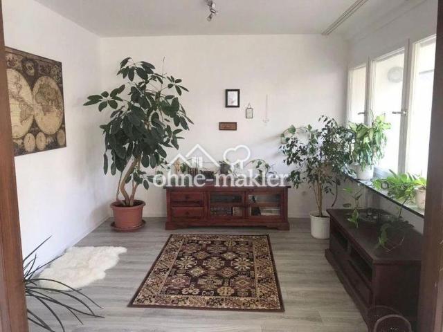 Sehr, schöne, helle und gepflegte 2,5 Zi Whg mit Balkon, AA und EBK in Tübingen