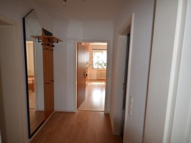 Sehr schöne, helle und geräumige 3 Zimmerwohnung mit Balkon! Gerne mit allen Möbeln!