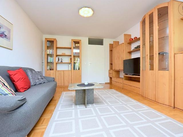 Sehr schöne, möblierte Wohnung mit zwei Balkonen in Stuttgart Botnang