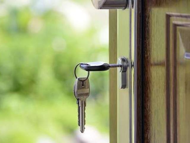 Sehr schöne neue Altbauwohnung