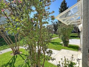 Sehr schöne renovierte Wohnung mit 4,5 Zimmern mit Balkon